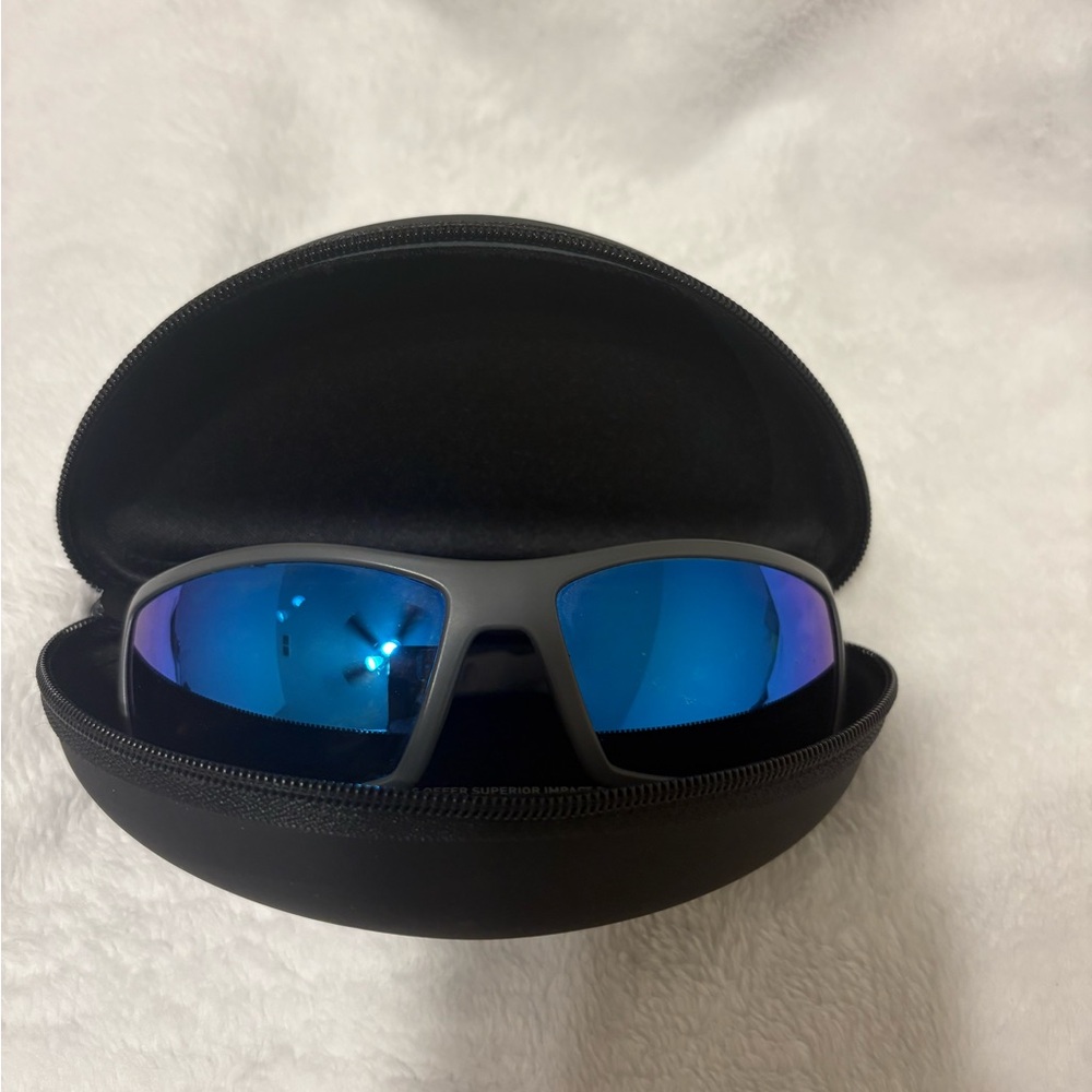 Wiley X Blue polarizad Lens Sunglasses with Black Case